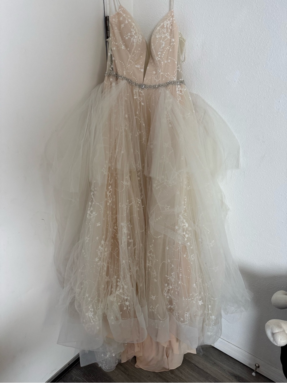 Casablanca Brand New W/ Tags Never worn Blush Wedding Dress w/Stars Sizw 2